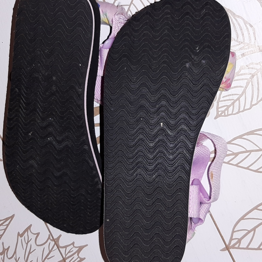 Sandals - Picture 3 of 4